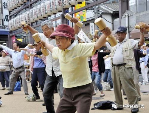 雷竞技RAYBET日本最大的营销骗局为了卖健身器材制造了每天一万步神话(图6)