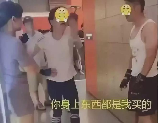 雷竞技RAYBET上海女富婆与男私教在健身房表演“动作大片”网友：太疯狂了(图2)